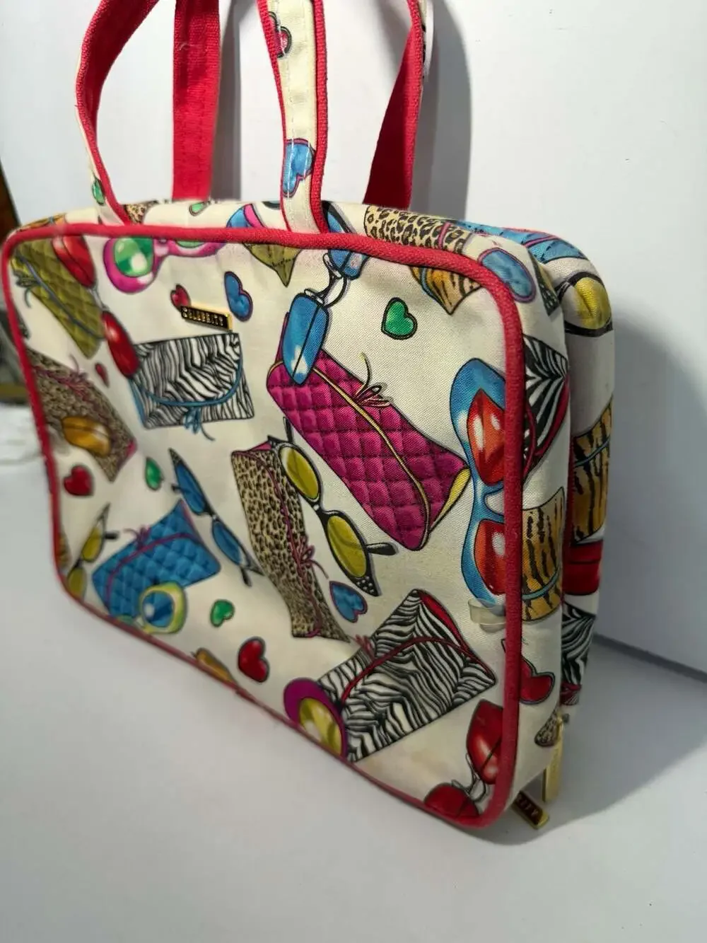 Celebrity Brand Travel Toiletry Bag with All-Over Sunglasses, Handbags Y2K